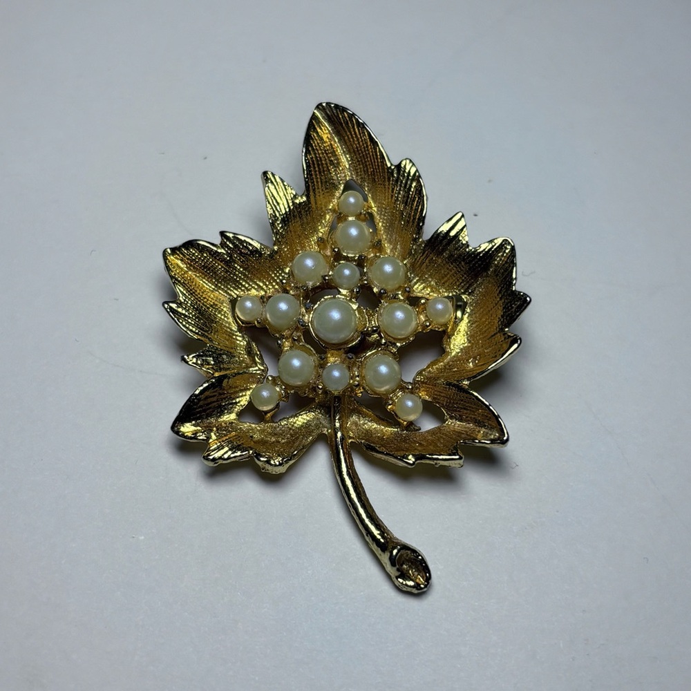 Vintage Gold Leaf Brooch with Pearls
